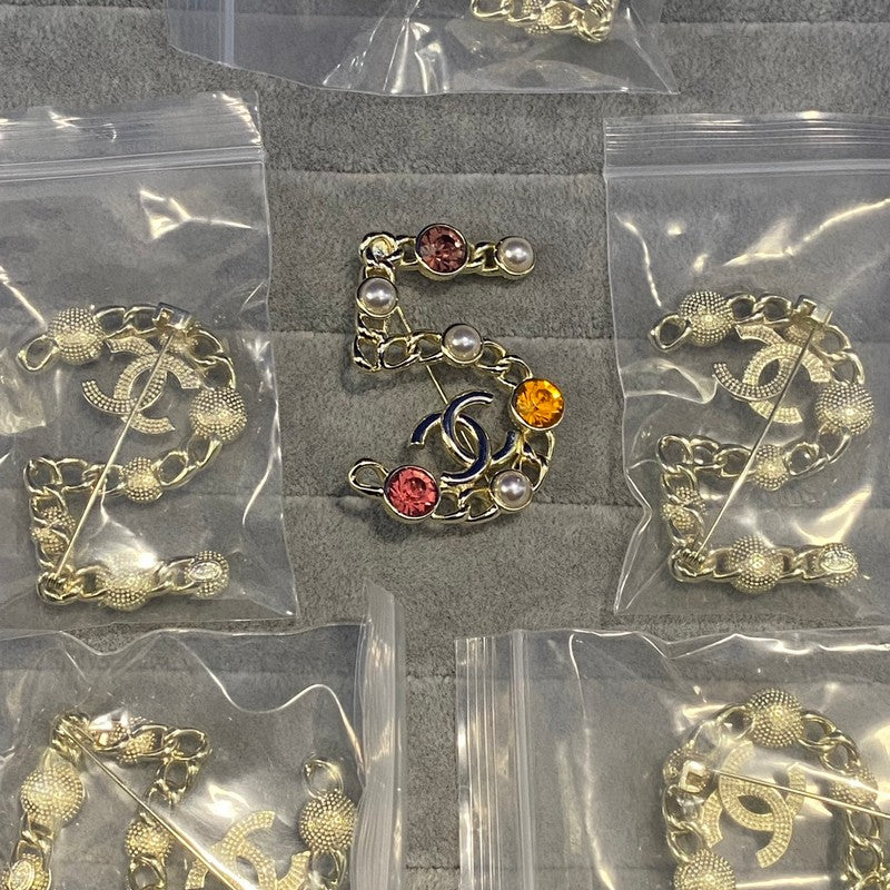 18K CC NO.5 Color Crystal Brooch