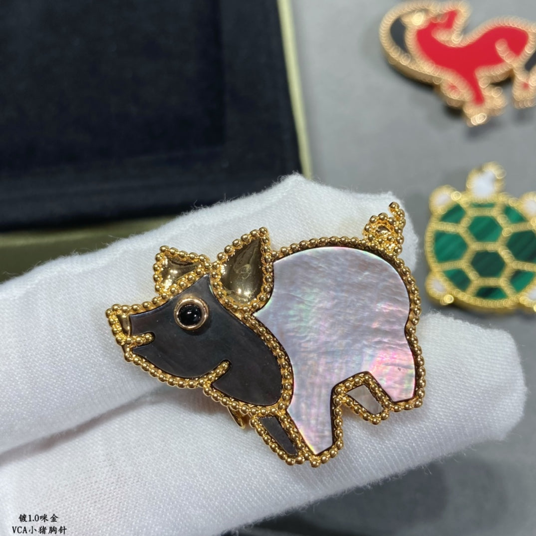 18K Lucky Animals Pig Clip Brooch