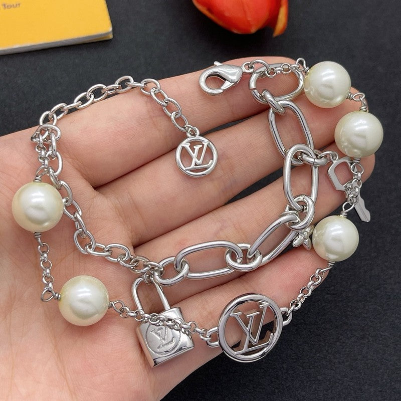 Louis Pearl Lock Gold Bracelet
