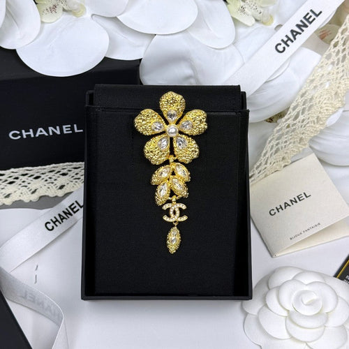 CC 26C Flower Crystal Drop Gold Brooch