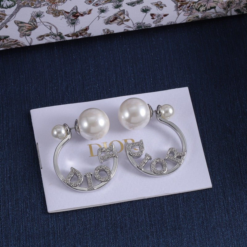 CD Tribales Pearl Earrings