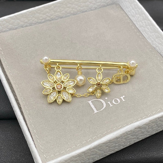 CD Diamond Flower Brooch
