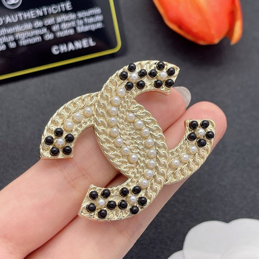 CC Black & White Pearl Twist Brooch