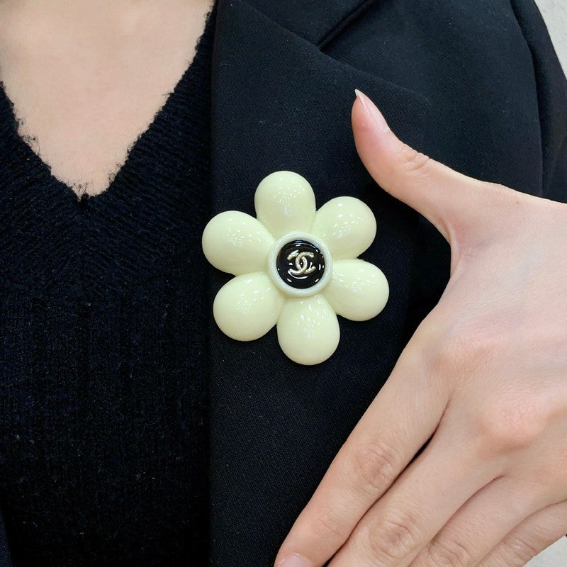 CC White Flower Brooch