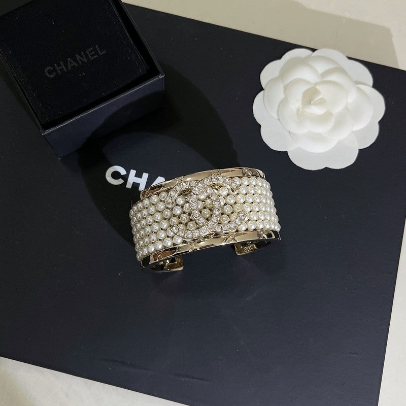 CC 25B Pearl Gold Wide Bracelet