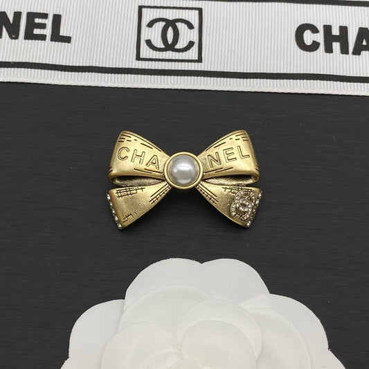 CC Bow Tie Pearl Gold Brooch