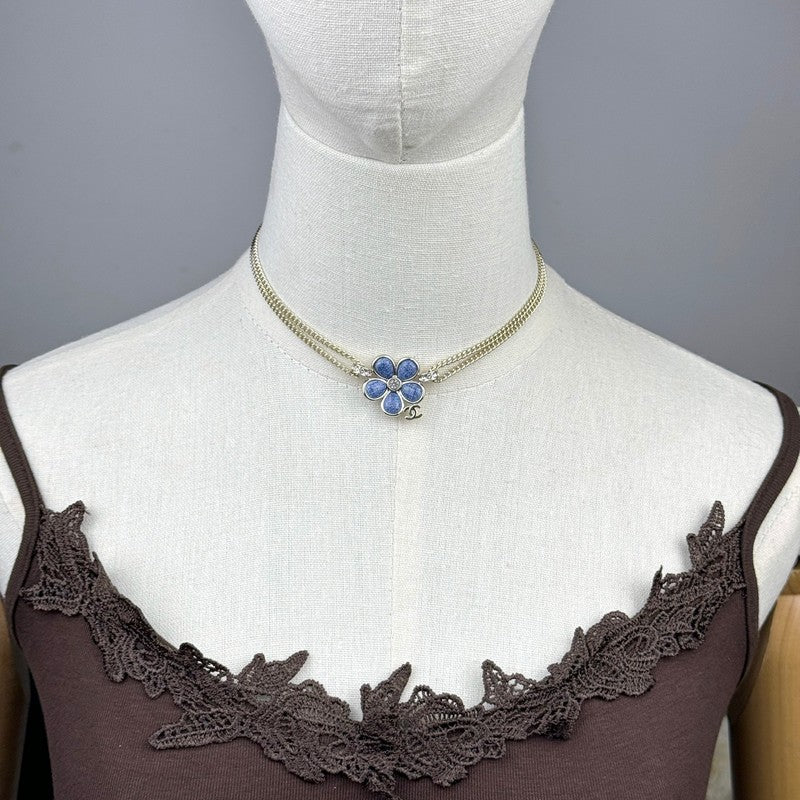 18K CC 26C Blue Flower Choker Necklace