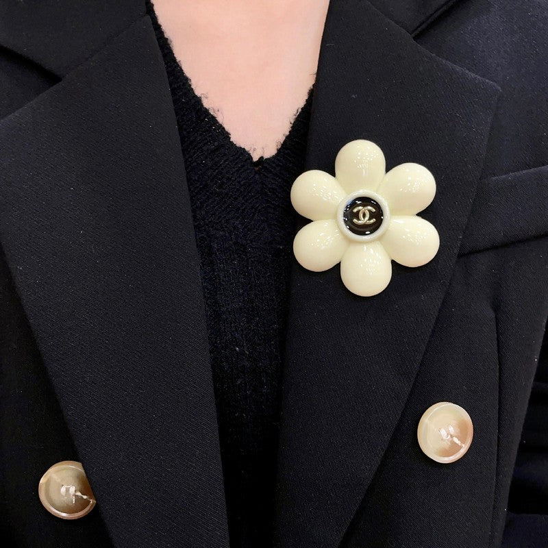 CC White Flower Brooch