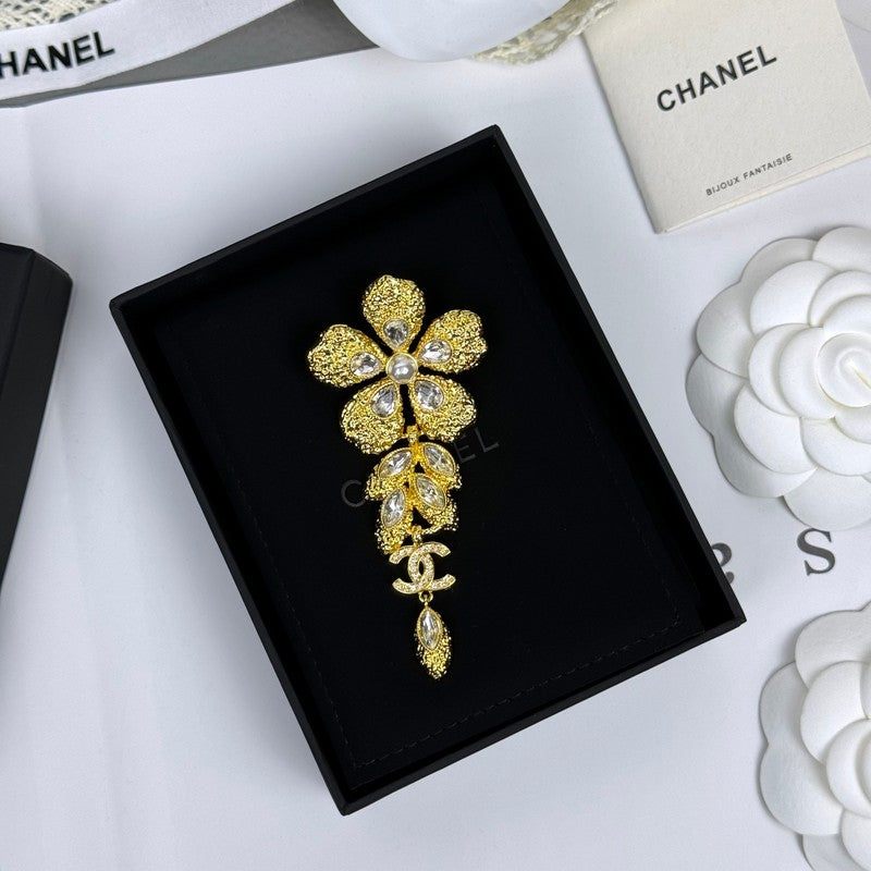 CC 26C Flower Crystal Drop Gold Brooch