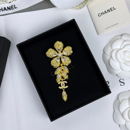 CC 26C Flower Crystal Drop Gold Brooch