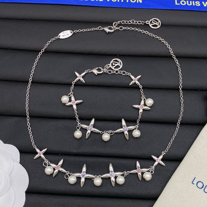 Louis Blossom White Gold Bracelet