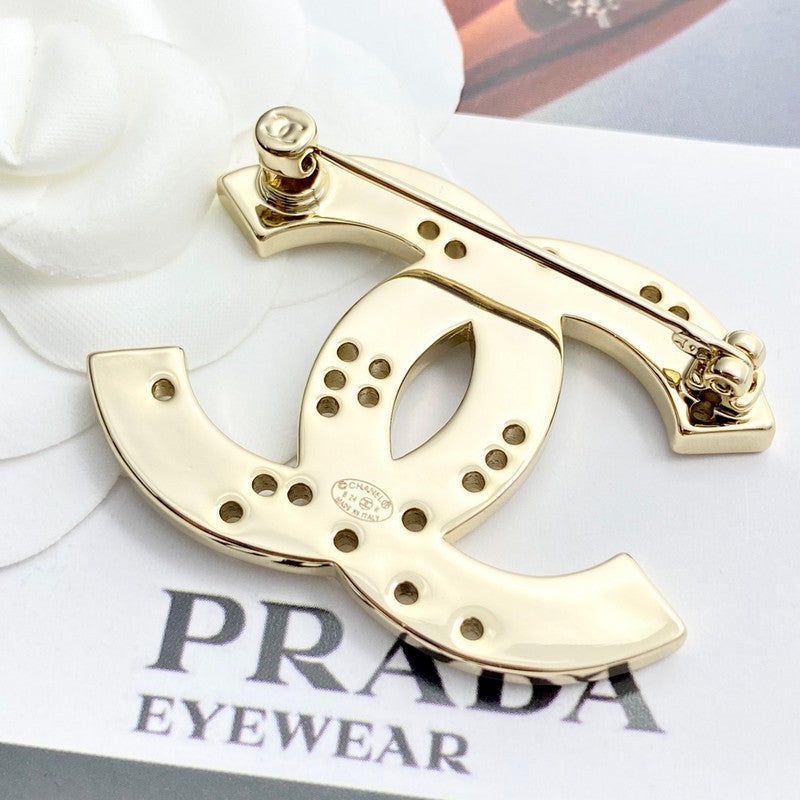 CC 24A Diamond Gold Brooch