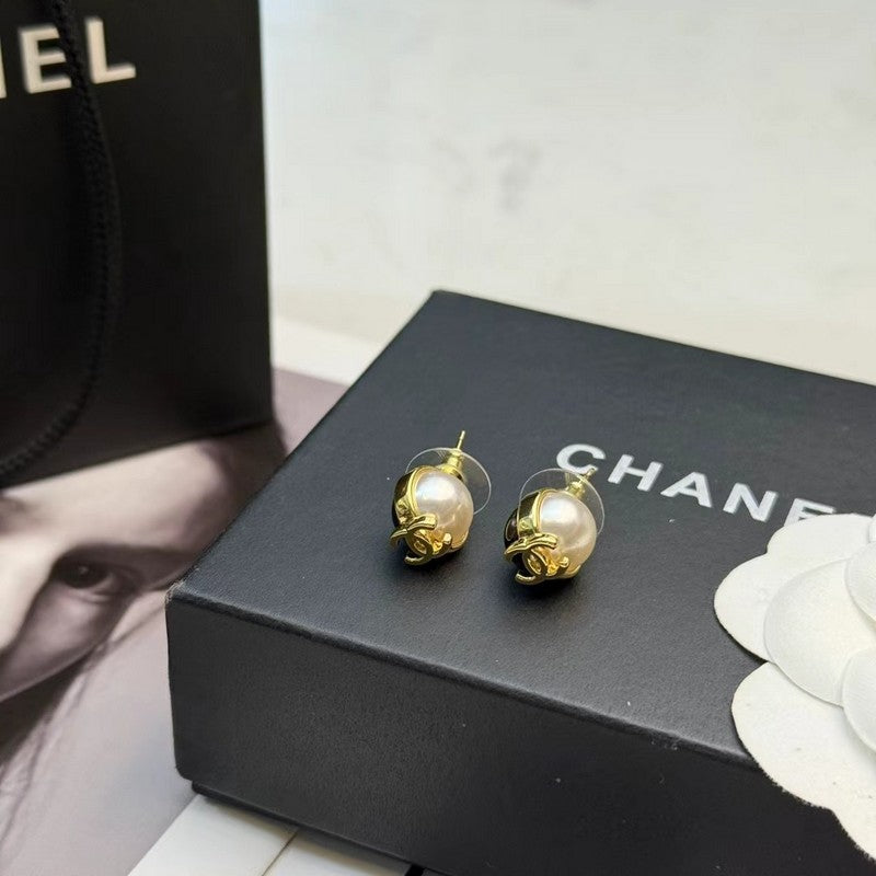 CC Black & White Ball Pearl Earrings