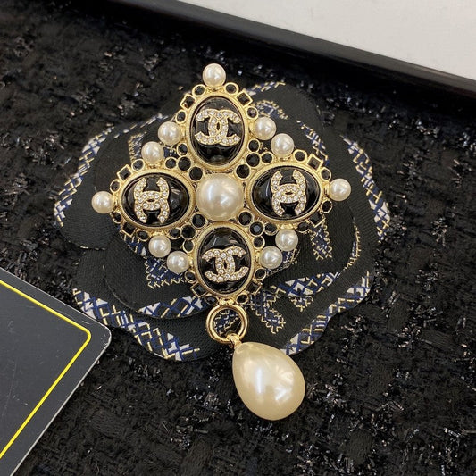 CC Pearl Pendant Gold Brooch