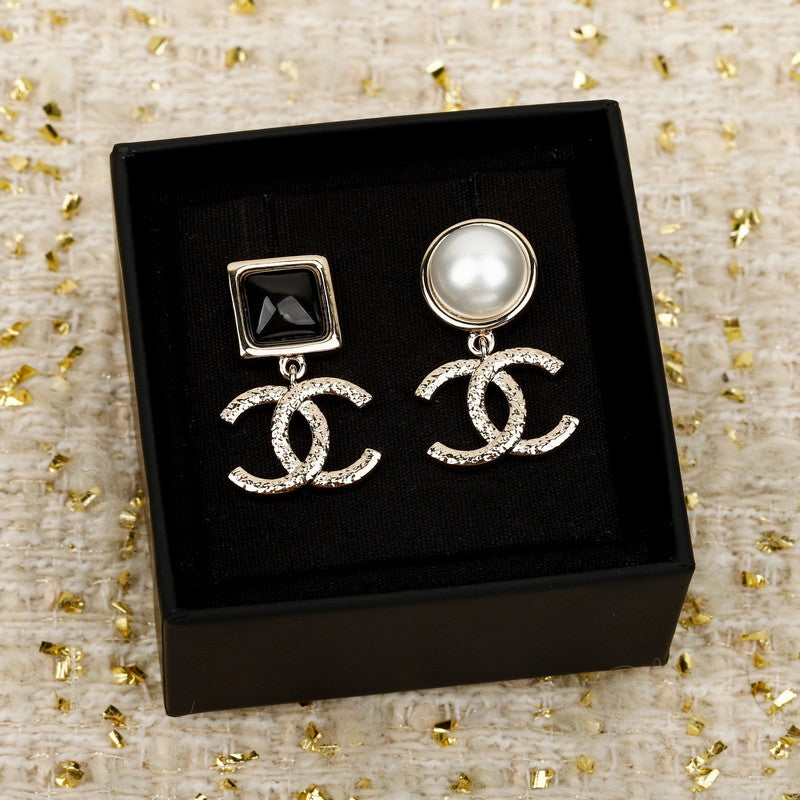 CC Black & White Pearl Pendant Earrings