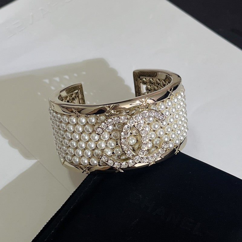 CC 25B Pearl Gold Wide Bracelet