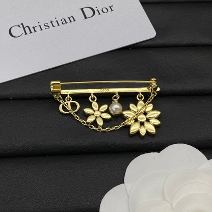 CD Diamond Flower Brooch