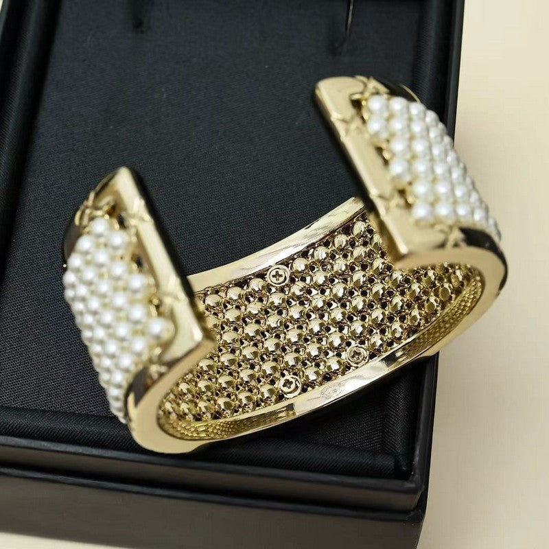 CC 25B Pearl Gold Wide Bracelet