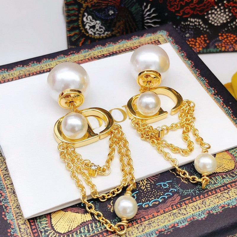 CD Tribales Pearl Earrings