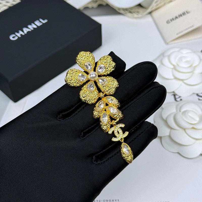 CC 26C Flower Crystal Drop Gold Brooch