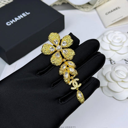 CC 26C Flower Crystal Drop Gold Brooch