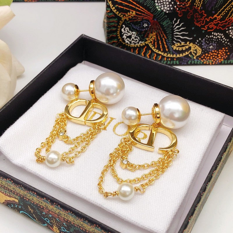 CD Tribales Pearl Earrings