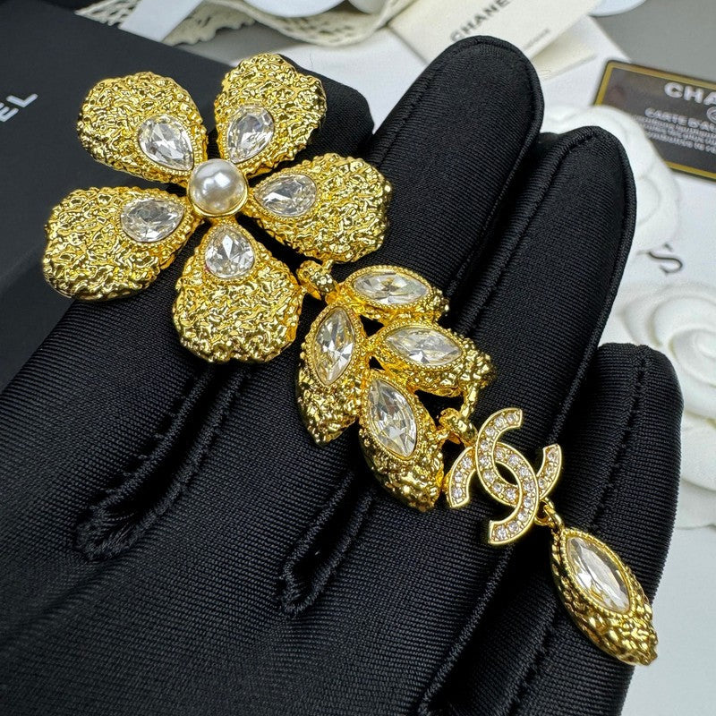 CC 26C Flower Crystal Drop Gold Brooch