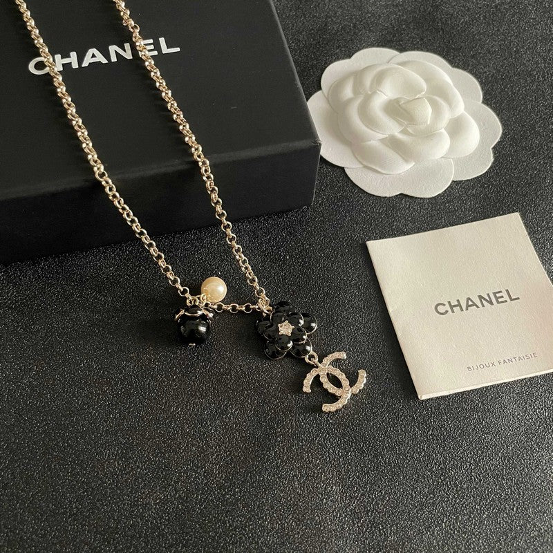 CC Black Flower Diamond Pendant Necklace