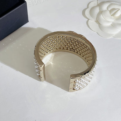 CC 25B Pearl Gold Wide Bracelet