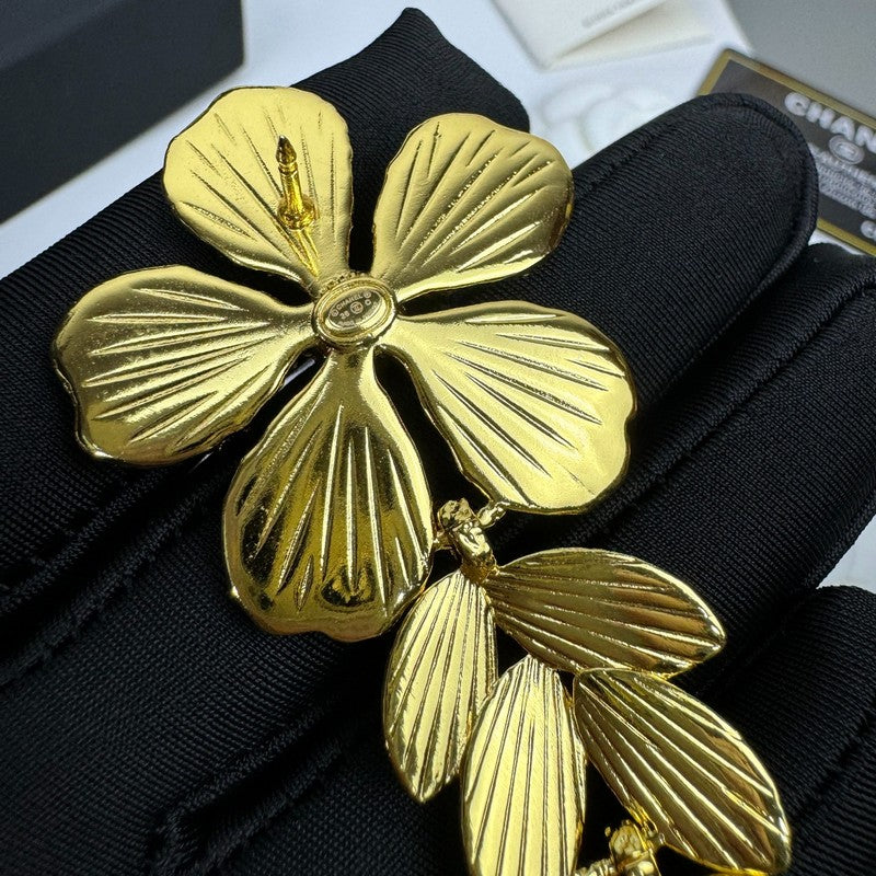 CC 26C Flower Crystal Drop Gold Brooch
