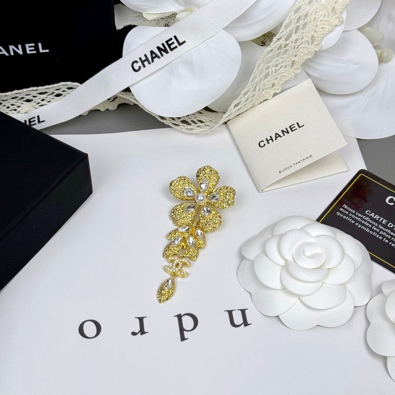 CC 26C Flower Crystal Drop Gold Brooch
