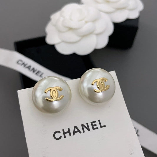 CC Pearl Gold Round Earrings