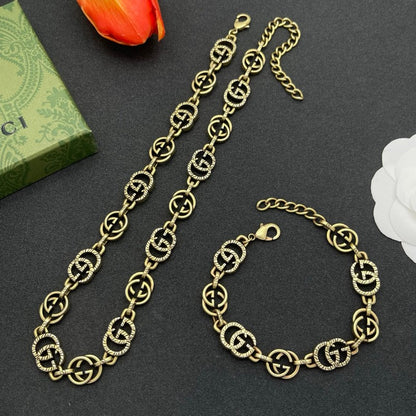 GG Interlocking G Twist Gold Necklace