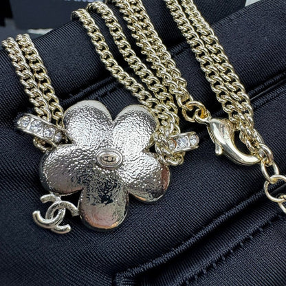 18K CC 26C Blue Flower Choker Necklace