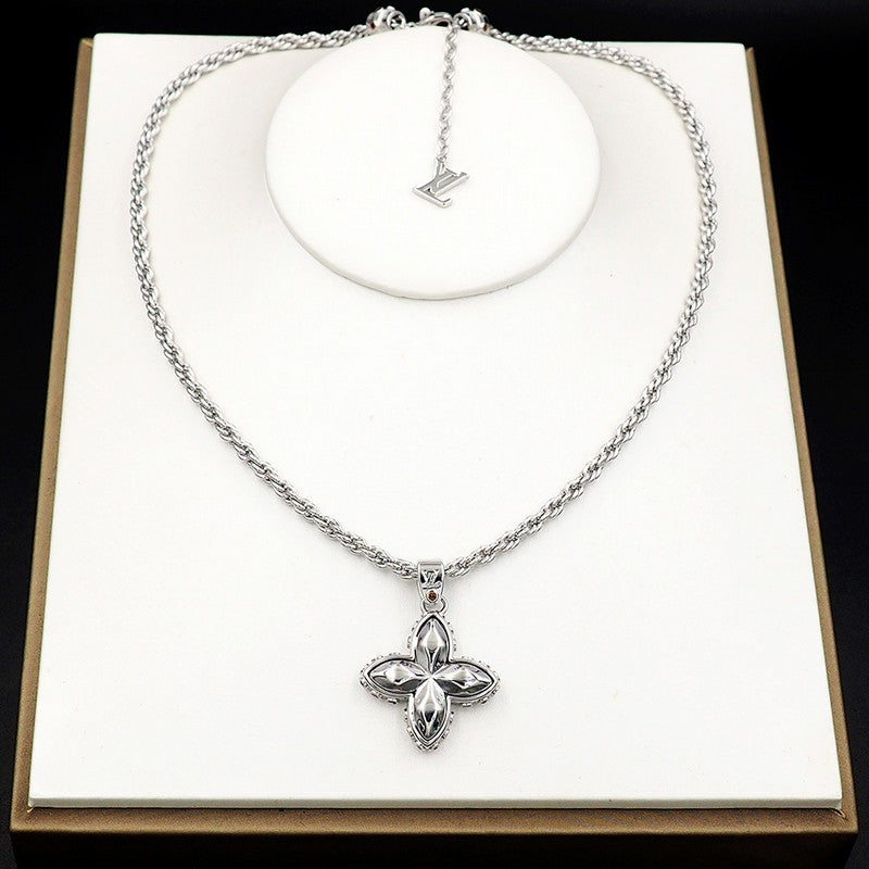 Louis Flower Studs Necklace